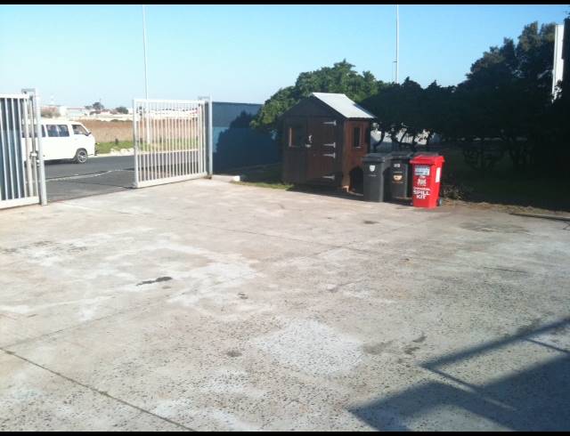 1,400M² FACTORY TO LET IN PAARDEN EILAND